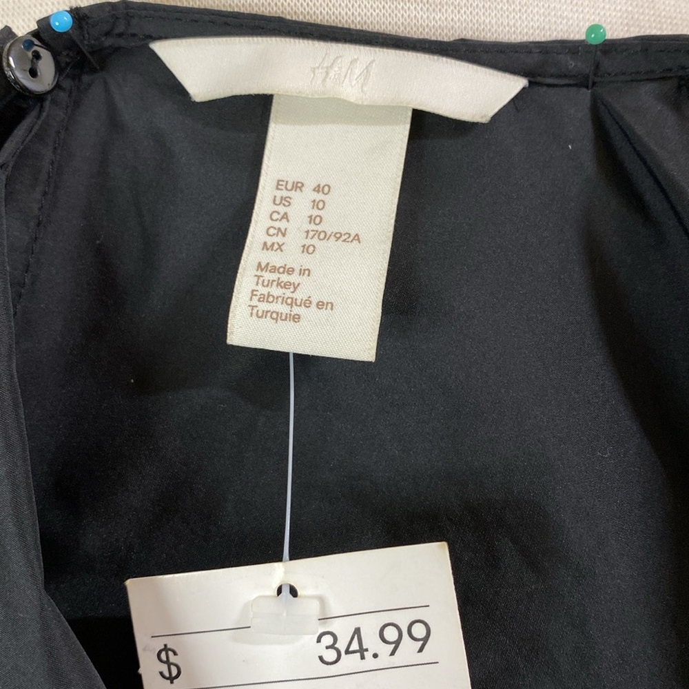 NWT H&M black lightweight short sleeve v neck gathered fabric size 10 - Picture 4 of 4